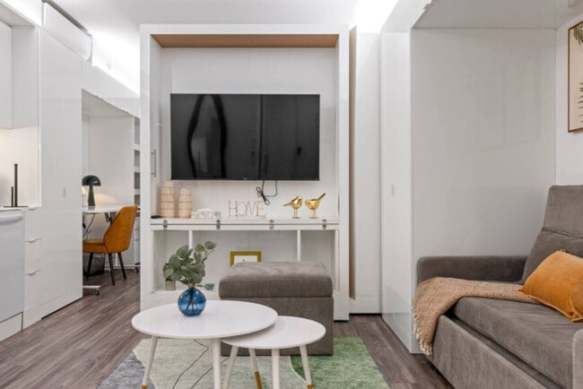 Building Photo - 12607 Larchmere Blvd