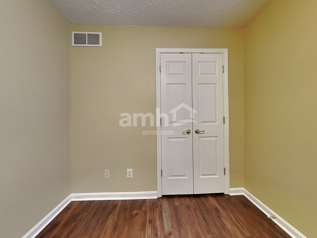 Building Photo - 1889 Bridle Path