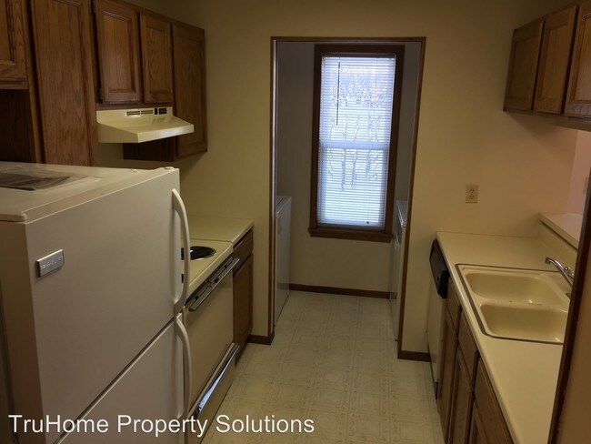 Building Photo - 2 br, 1.5 bath House - 52 Parkview Circle