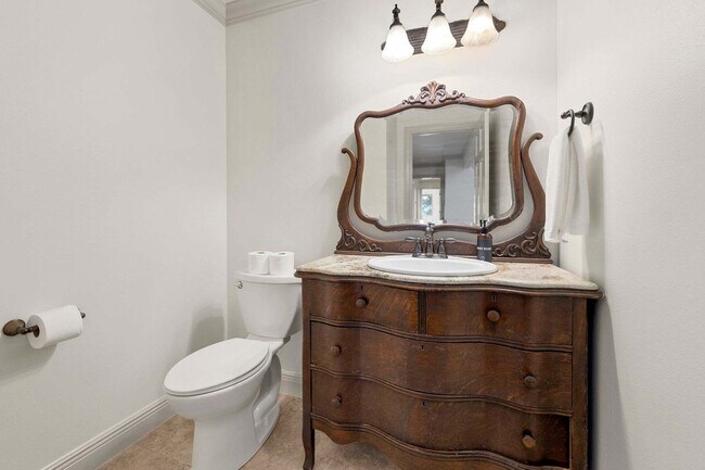 Building Photo - 515 NW D St