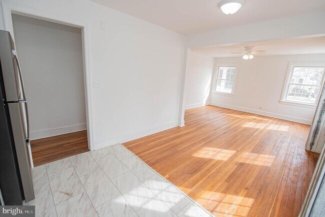 Building Photo - 308 N Division St