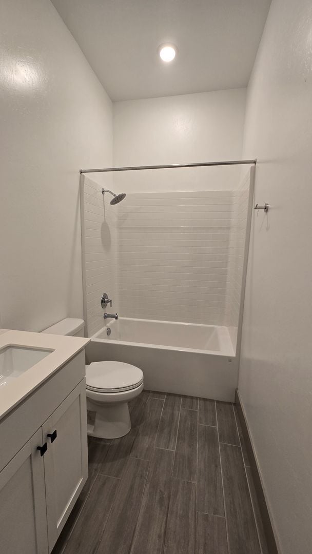 Building Photo - 9405 Parkwood Manor Dr