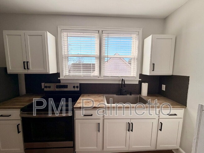 Building Photo - 502 1/2 State Street