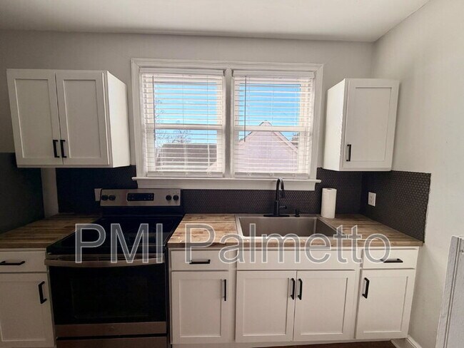 Building Photo - 504 1/2 State Street