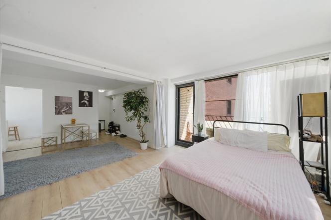 Building Photo - 6030 N Sheridan Rd