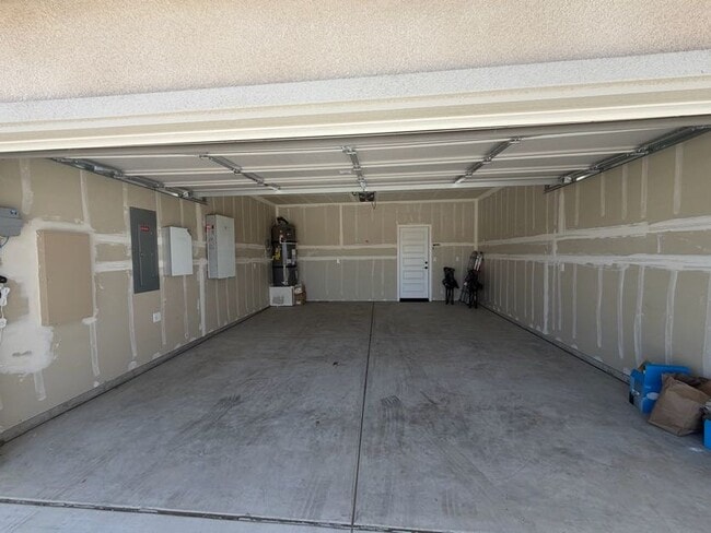 Building Photo - 8729 Ponderosa Ave