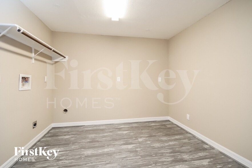 Building Photo - 1204 Trenton Ln