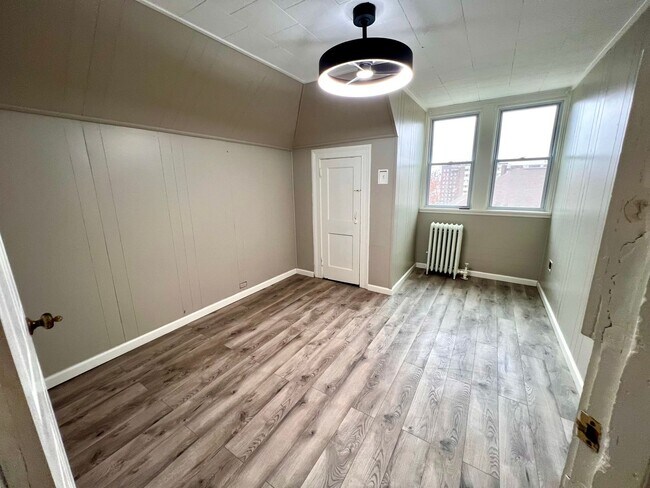 Building Photo - 259-261 N. Dithridge Street (Full Service)