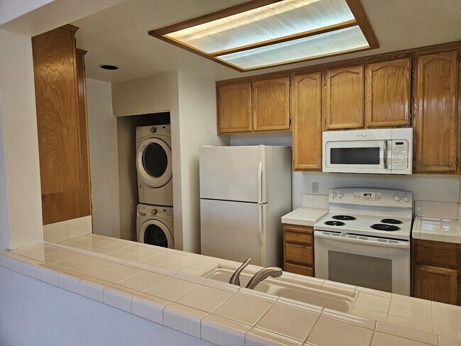 Building Photo - 2116 Hastings Shore Ln