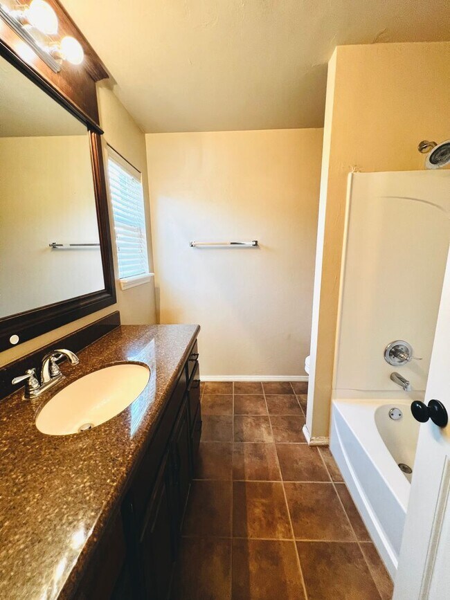 Building Photo - Beautiful 3BD 2BA Home in Norman!!
