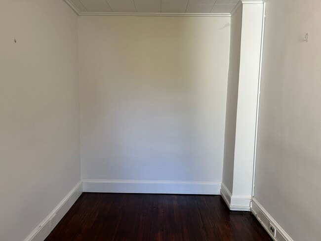Building Photo - 3 Bedroom 1 Bath Home with Fenced Backyard
