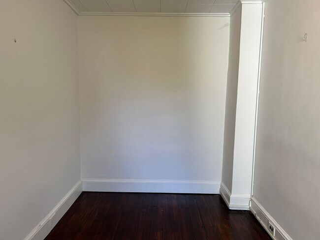 Building Photo - Accepting Section 8 - 3 Bedroom 1 Bath Hom...