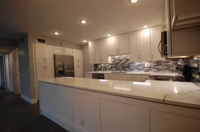 Building Photo - 1258 Pine Ridge Cir W