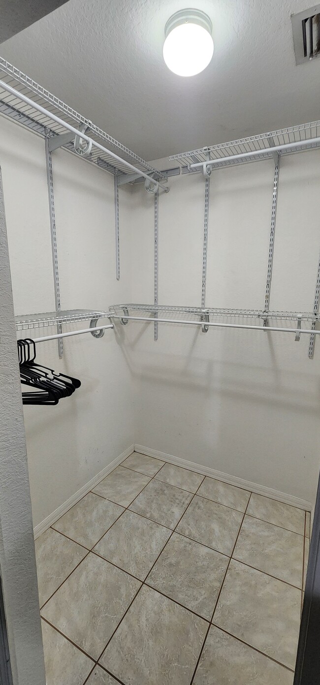 Building Photo - Pink 45th