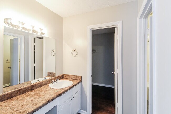 Building Photo - 819 Park Villa Way