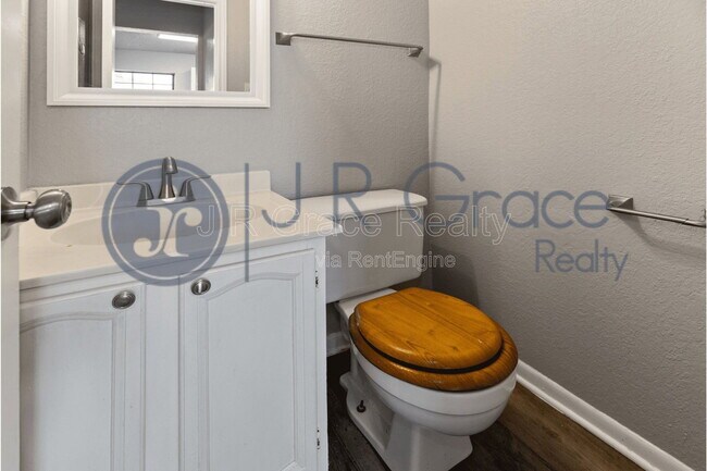 Building Photo - 1304 Chapel Creek Rd