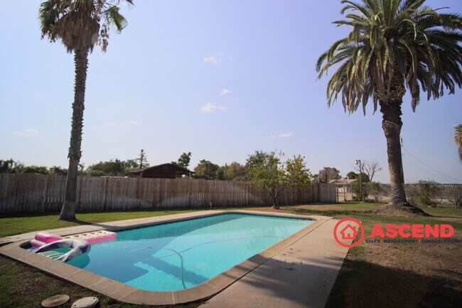 Building Photo - 3 Bed / 2 Bath Home on 2 Acres of Cattle L...