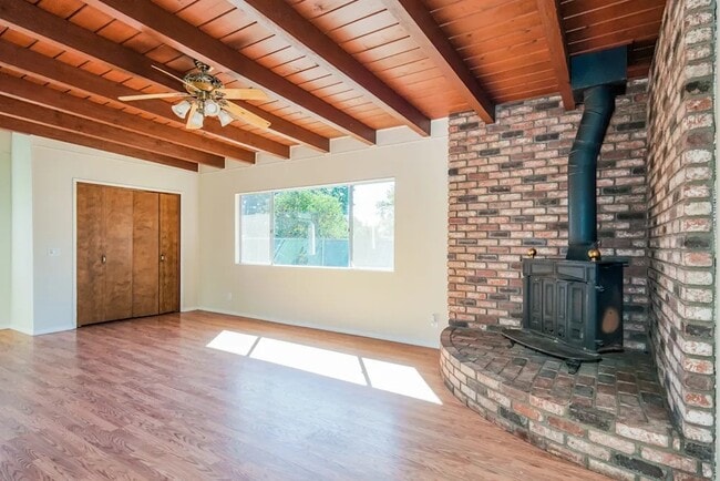 Building Photo - 624 Erica St