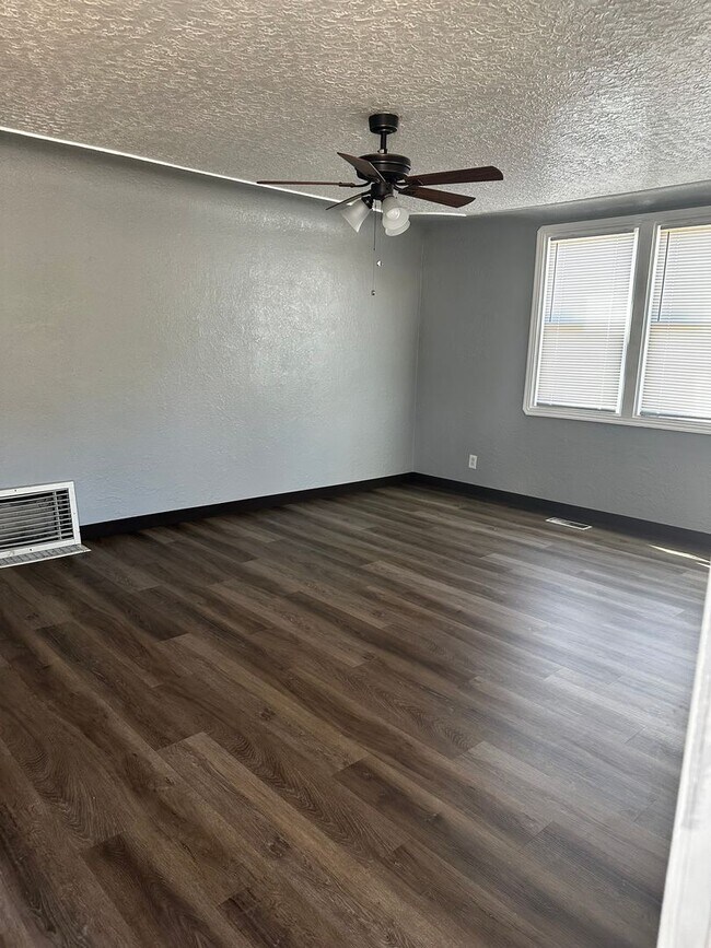 Building Photo - 1356 East Ave