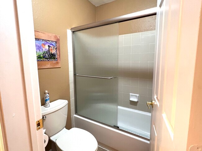 Building Photo - 6655 N Canyon Crest Dr