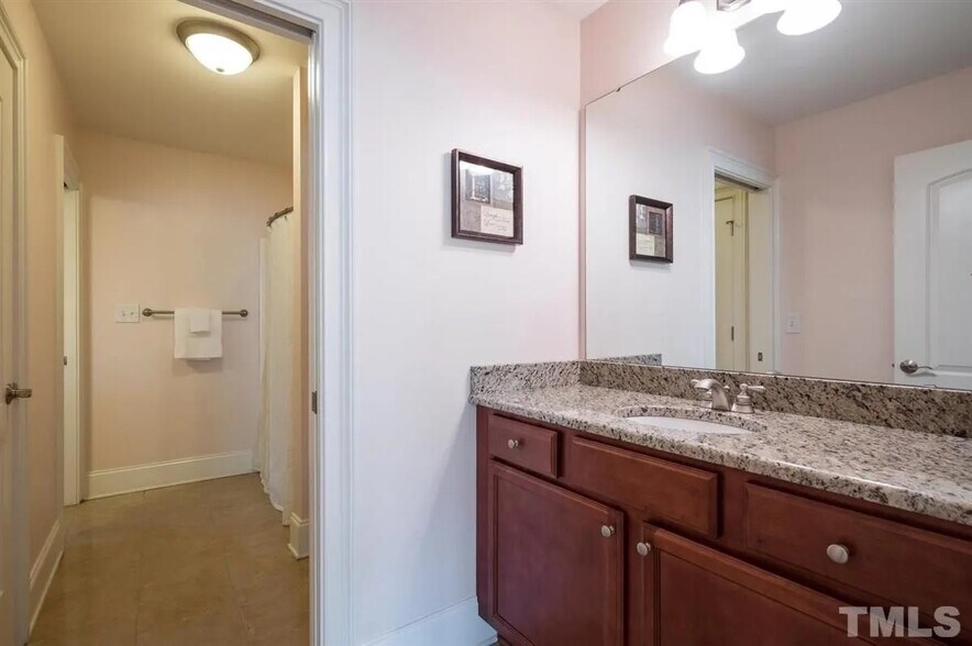 Building Photo - Room in House on Raven Wood Dr