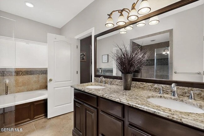 Building Photo - 6909 Desert Canyon Dr