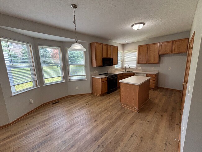 Building Photo - 4 Bedroom, 2.5 Bathroom House in Sycamore Creek Pickerington