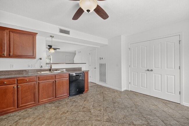 Building Photo - 407 Arapaho Dr