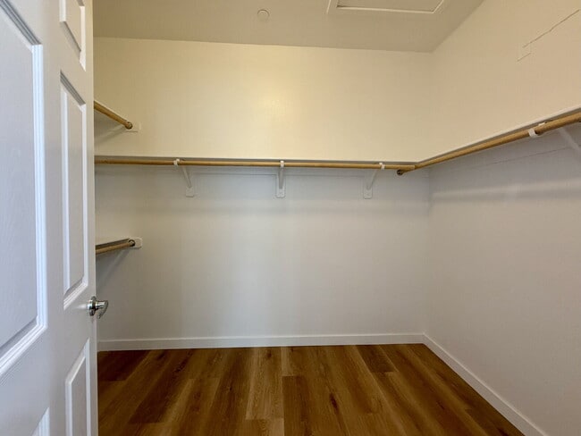 Building Photo - 4 BED, 2.5 BATH, 2 CAR-GARAGE, TWO-STORY, SINGLE FAMILY HOME FOR