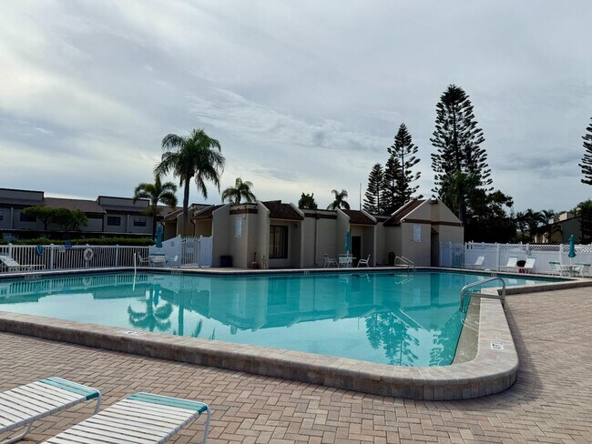 Building Photo - 9209 Seminole Blvd