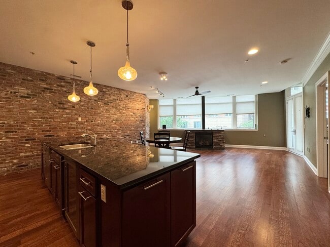 Building Photo - 2929 McGee Trfy