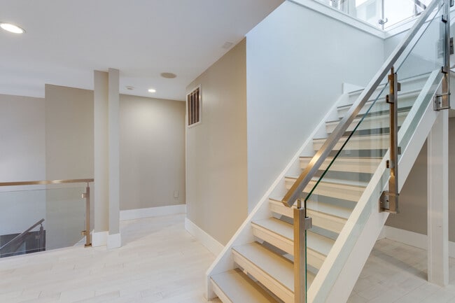 Building Photo - 4611 Charleston Terrace NW