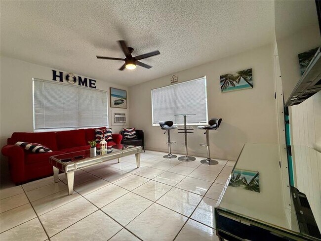 Building Photo - 3210 Canal Dr