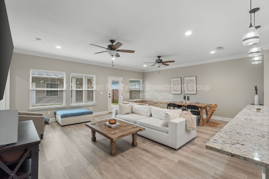 Building Photo - 33 8th Ave