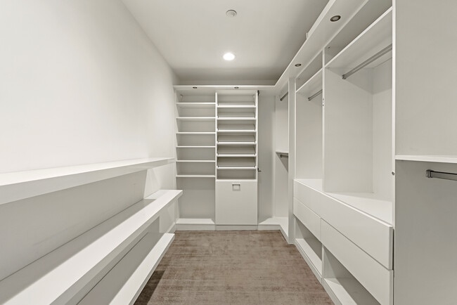 Building Photo - 900 W Olympic Blvd