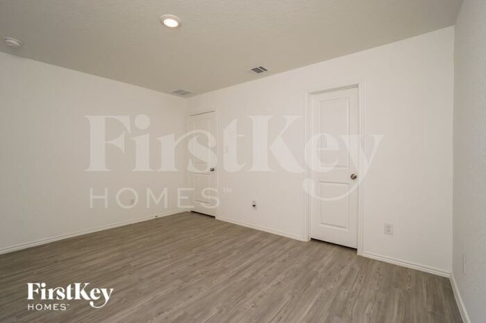 Building Photo - 2418 Double Oak Dr