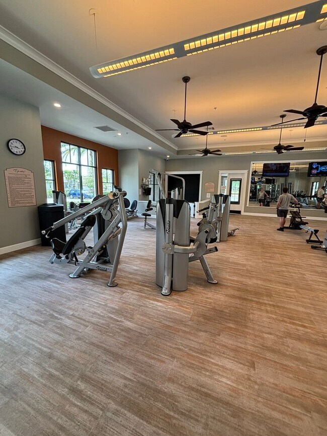 Building Photo - Modern 3/2.5 Townhouse located in the Tapestry Community of Kissimmee