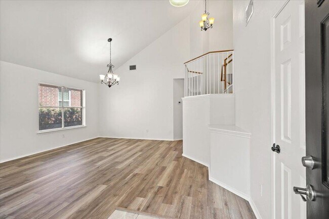Building Photo - 15423 Quinley Dr