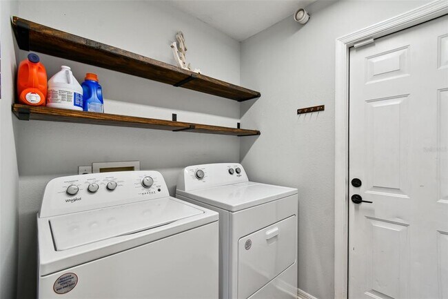 Building Photo - 17737 Esprit Dr