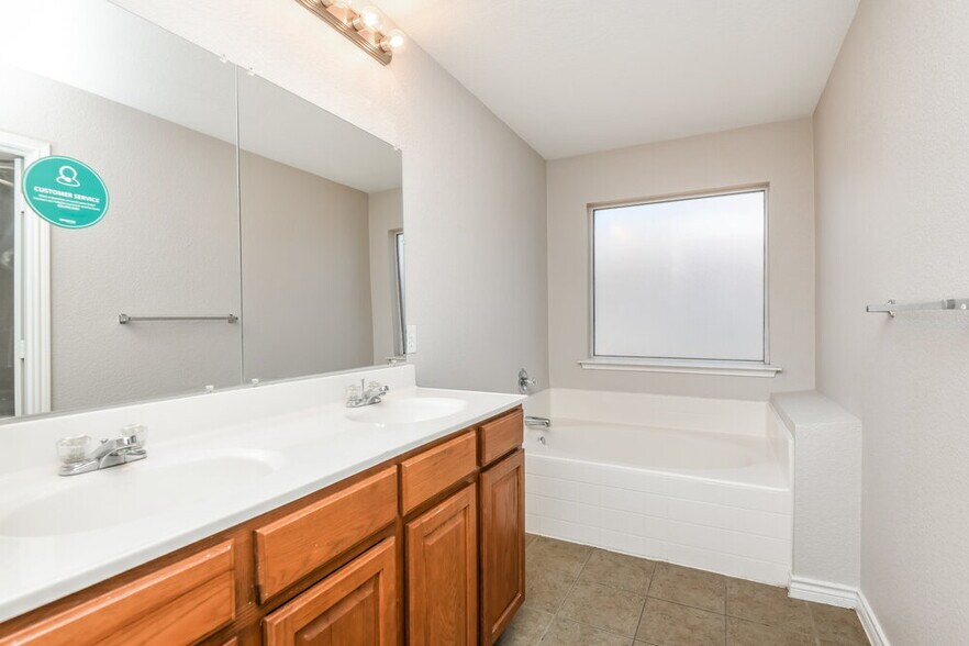 Building Photo - 840 Poncho Ln