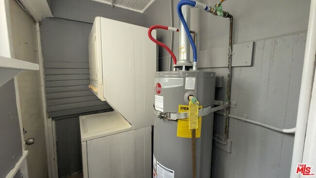 Building Photo - 1820 S Highland Ave