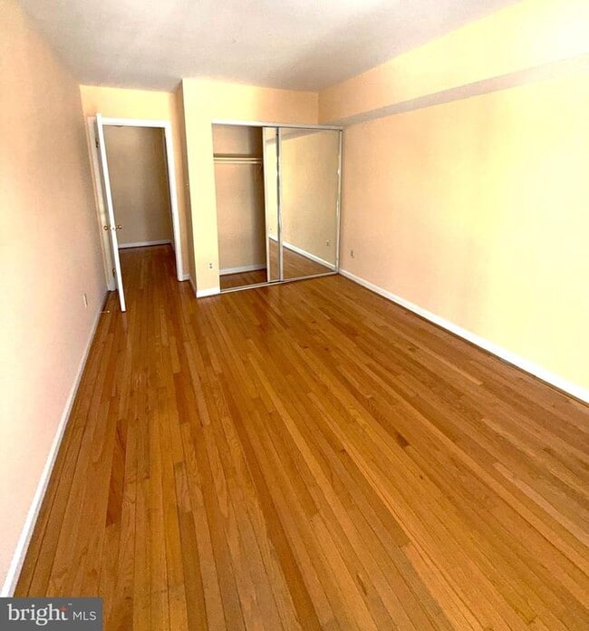 Building Photo - 3921 Woodhue Pl