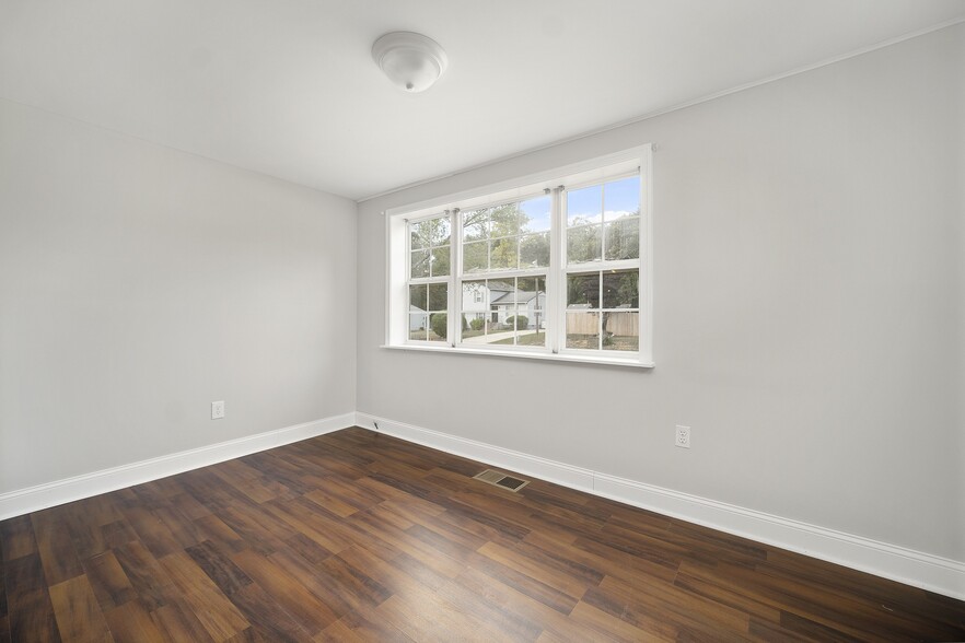 Building Photo - 2519 Edgewood Dr