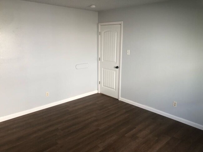 Building Photo - 314 Mount Everest Dr