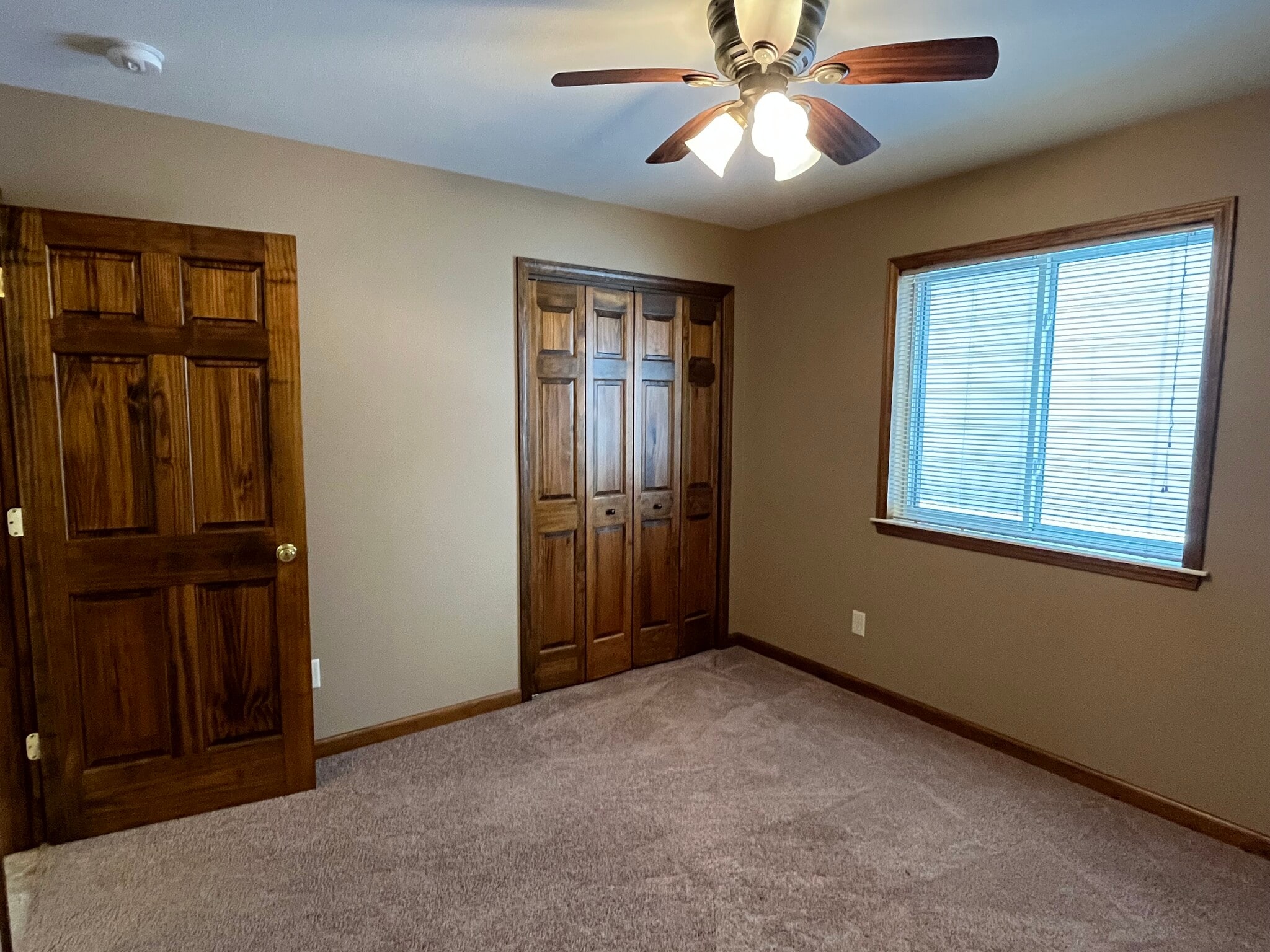 Building Photo - 912 E Wisconsin St