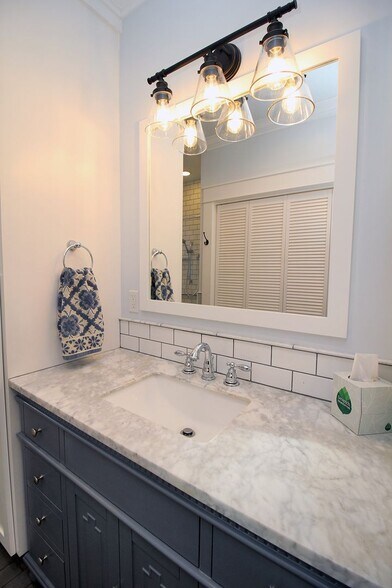 Building Photo - 816 NE Imperial Ave