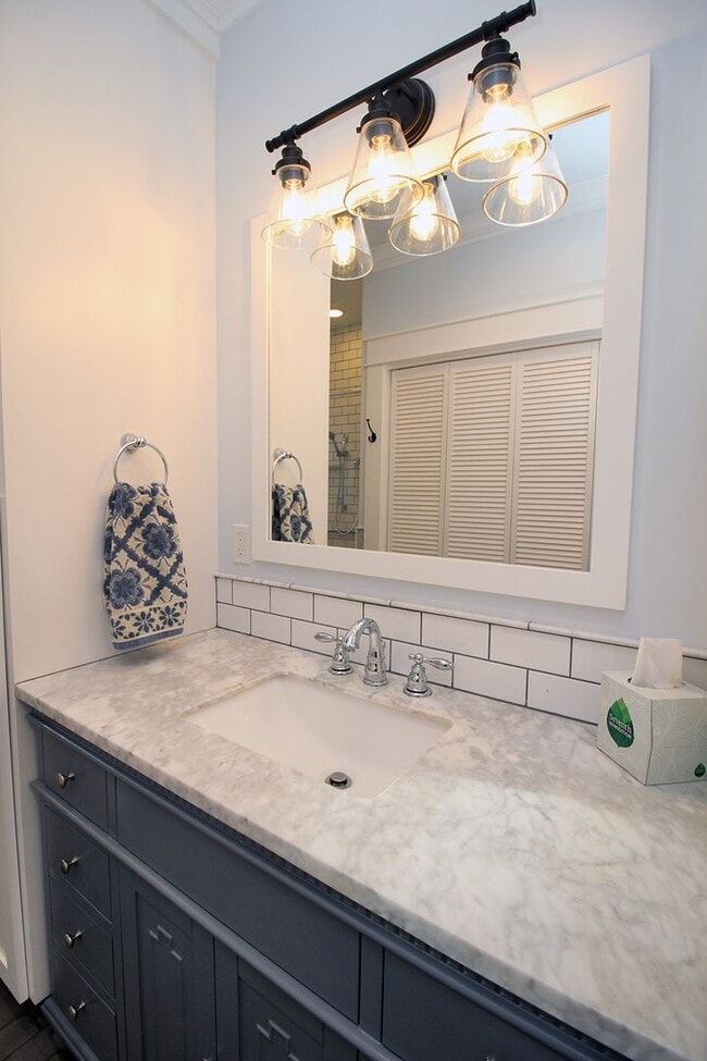 Building Photo - FULLY FURNISHED Spacious ADU Located in the heart of Portland's Historic Laurelhurst Neighborhood!