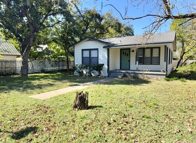 Primary Photo - 110 E 8th St