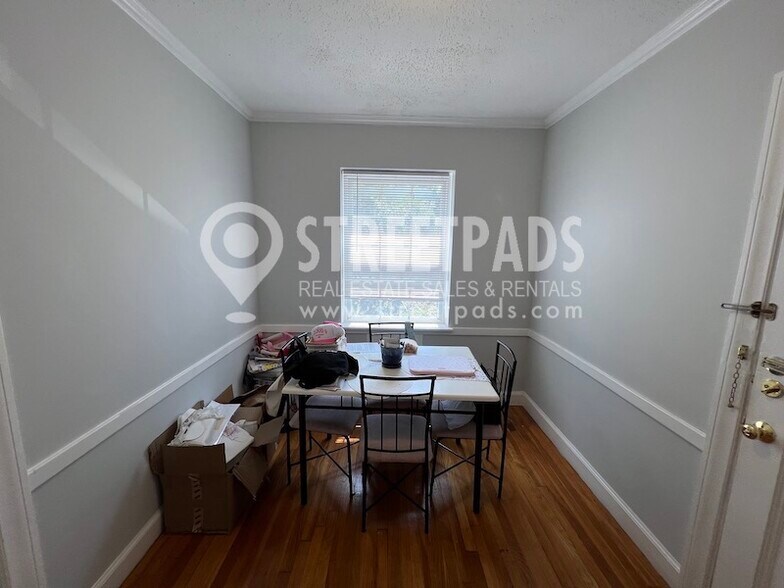 Building Photo - 1153 Beacon St