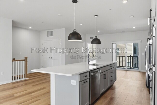 Building Photo - 9256 Magellan Pkwy